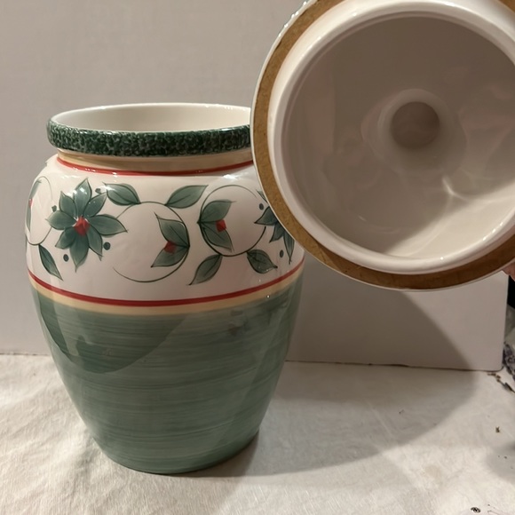 Pfaltzgraff cookie jar from Garden District collection. - Picture 2 of 6